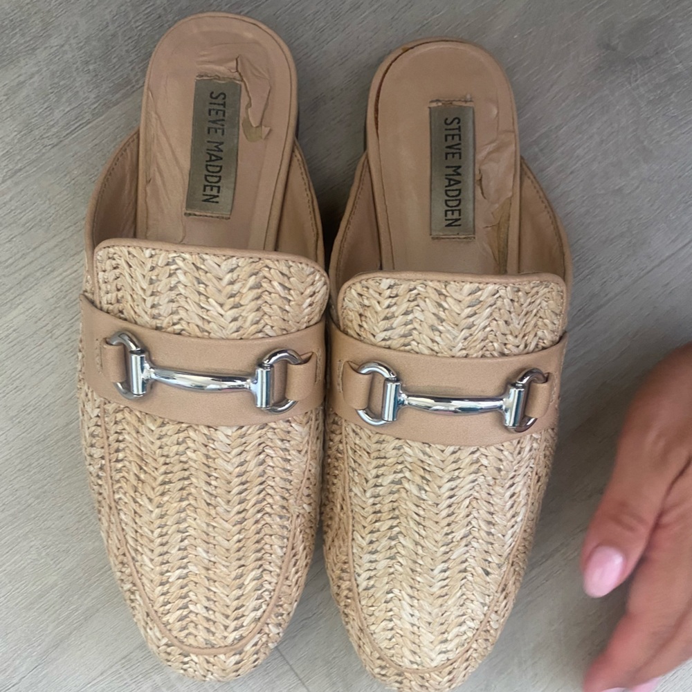 Steve Madden Raffia Mule - Picture 5 of 7
